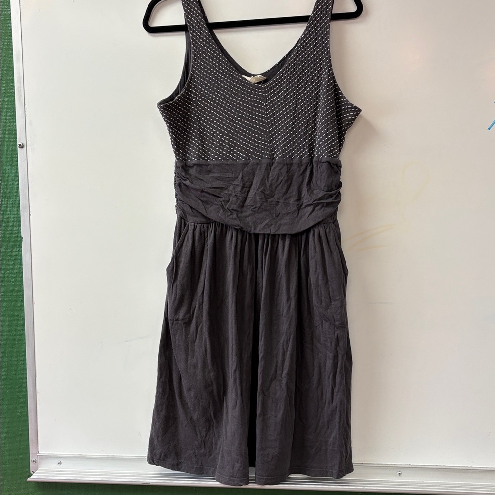 Synergy organic cotton Gray Sleeveless Dress. Ruching around waist. Pockets!